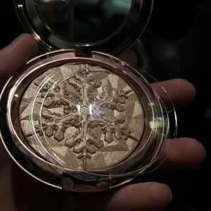 MAC - Whisper of Gilt Highlighter